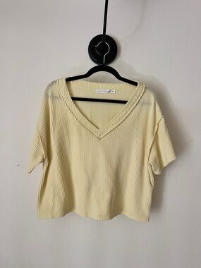 Altar'd State Pale Yellow V-Neck Cropped Textured Tee